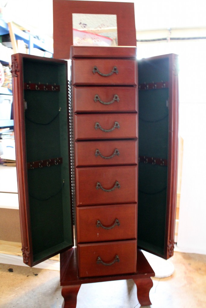 Jewelry Case Before Open