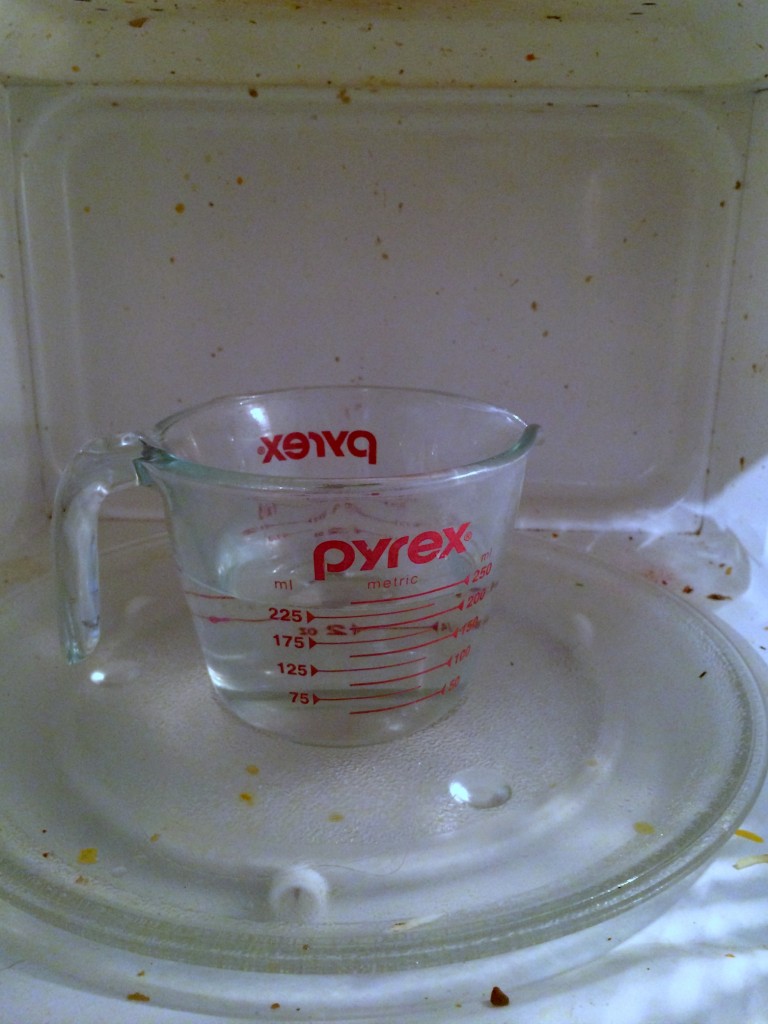 vinegar to clean microwave