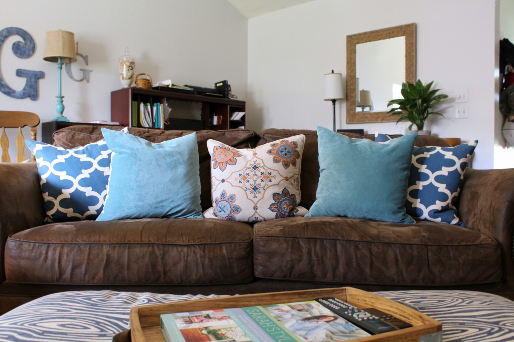 blue-and-orange-pillows-for-fall