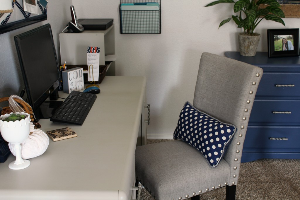 desk-chair-and-pillow