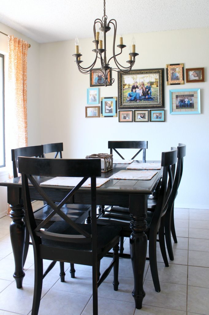 Breakfast nook with black table