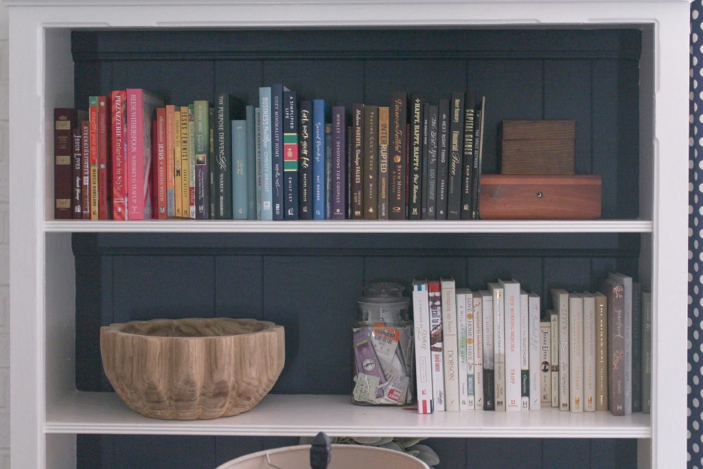 Summer bookshelf Styling Tips