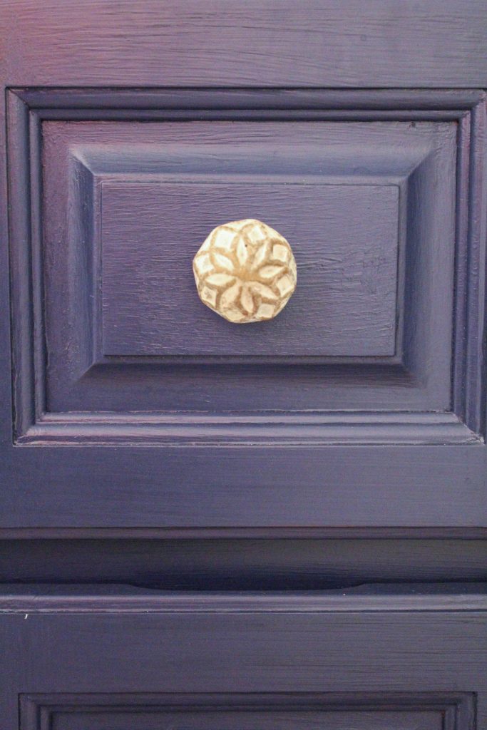 Cabinet knobs