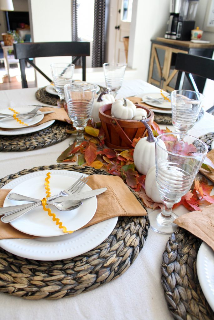 Simple Thanksgiving Table