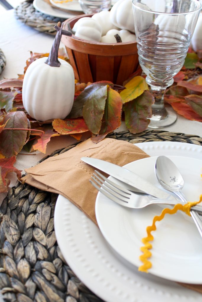 Simple Thanksgiving Table Place Setting