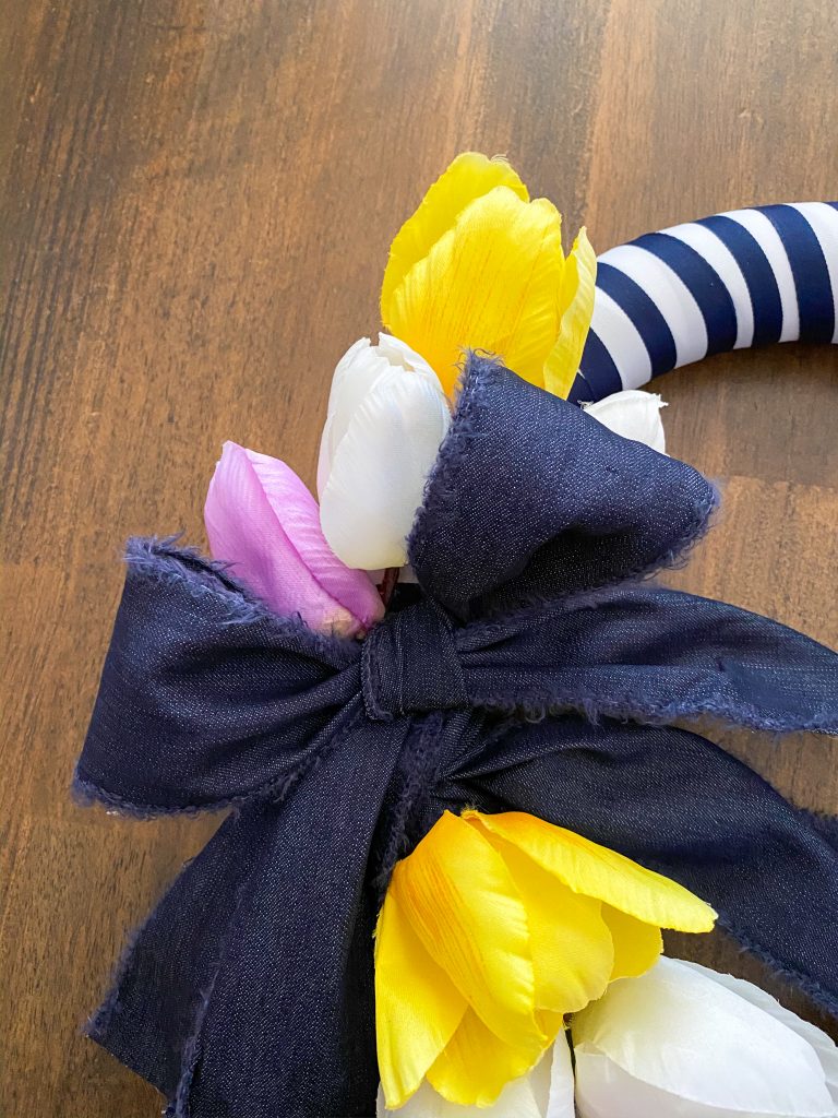 DIY Striped spring wreath 