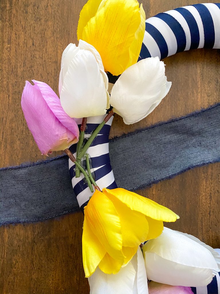 DIY Striped spring wreath 