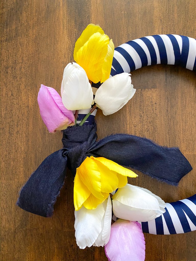 DIY Striped spring wreath 