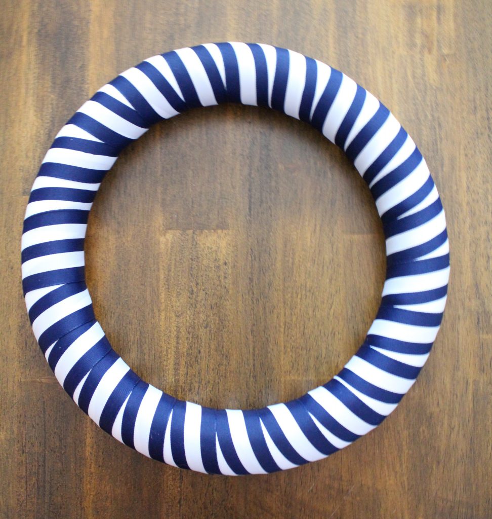 DIY Striped spring wreath 