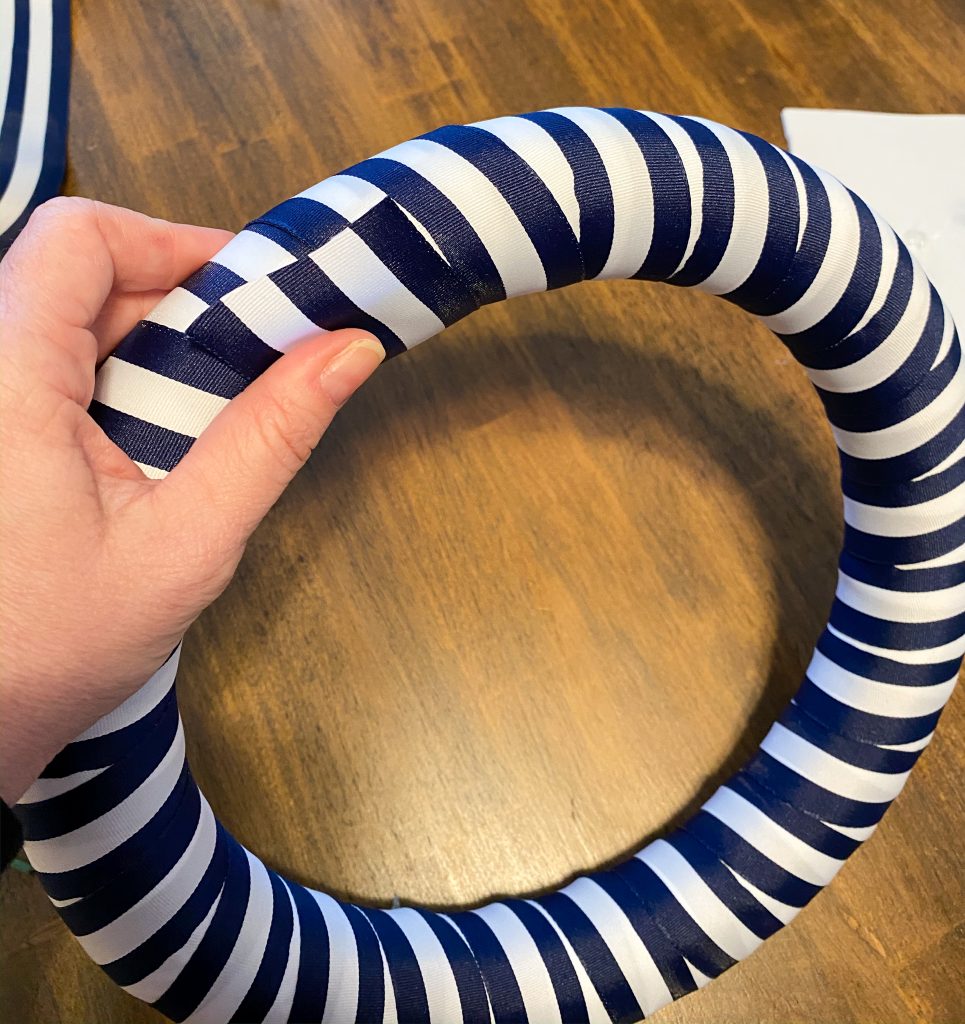 DIY Striped spring wreath 