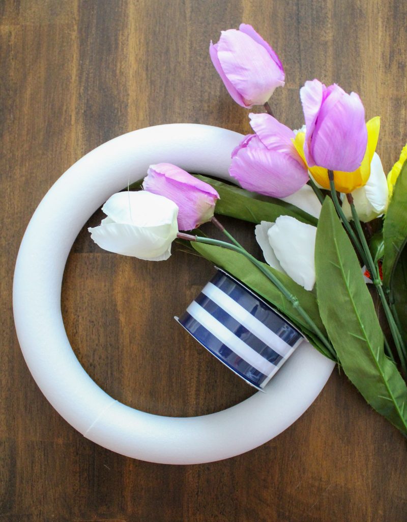 DIY Striped spring wreath 