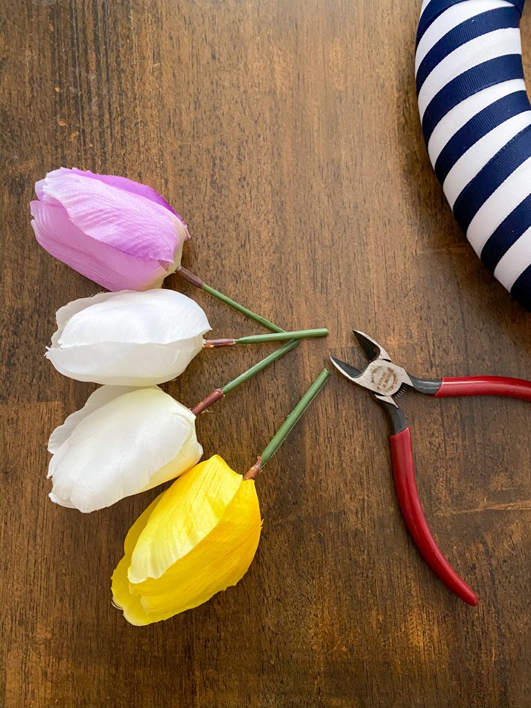 DIY Striped spring wreath 