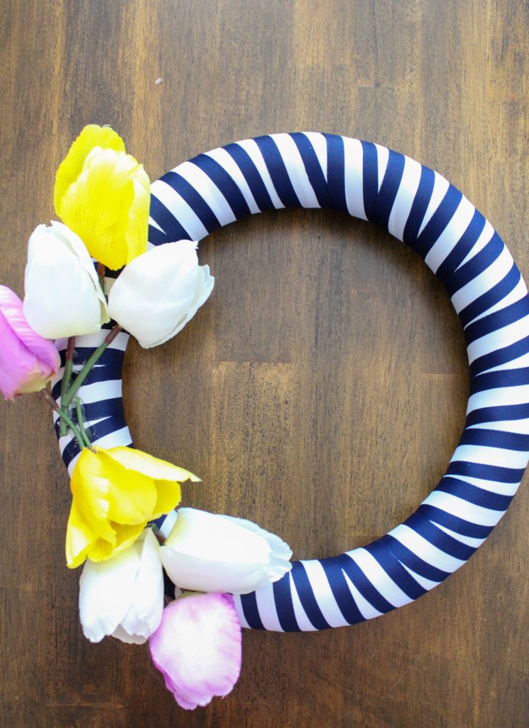 DIY Striped spring wreath 