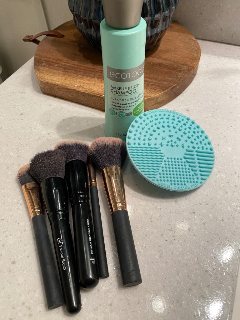 Make-up brush cleaning tools