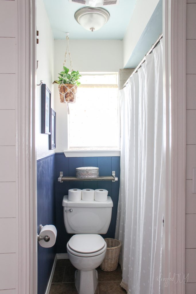 Modern Farmhouse Bathroom 